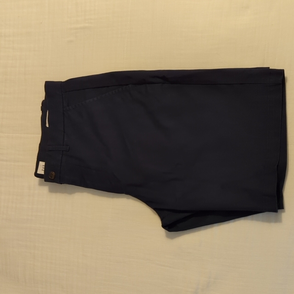 Men's 10" Gap Shorts, Size 31 - Picture 2 of 4